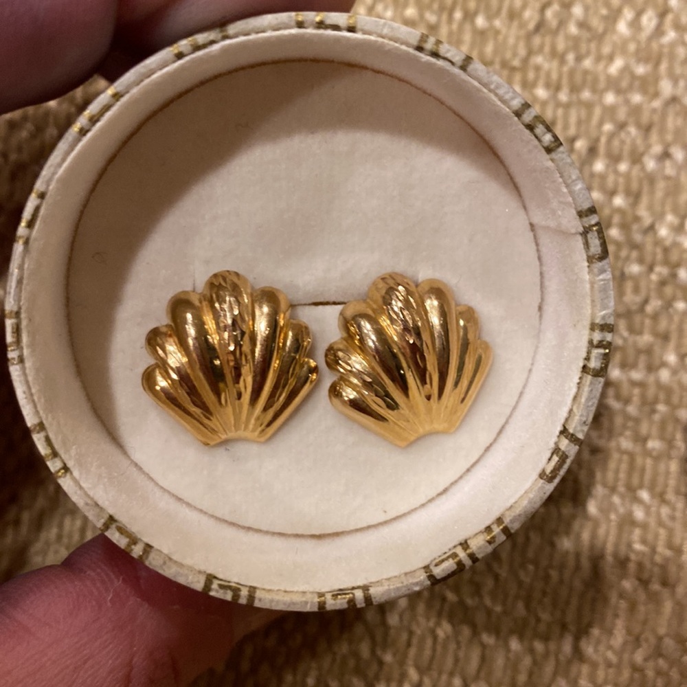 Solid Gold Scalloped Shell Earrings - image 2